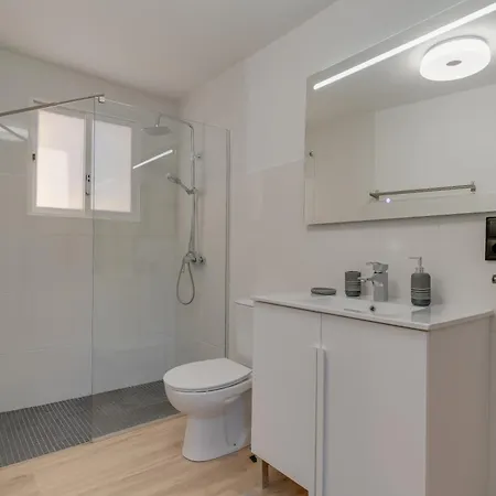 Sky & Ocean 1st Floor Apartment