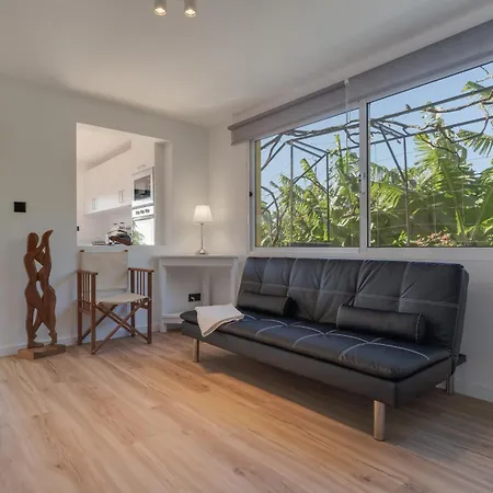 Sky & Ocean 1st Floor Apartment *